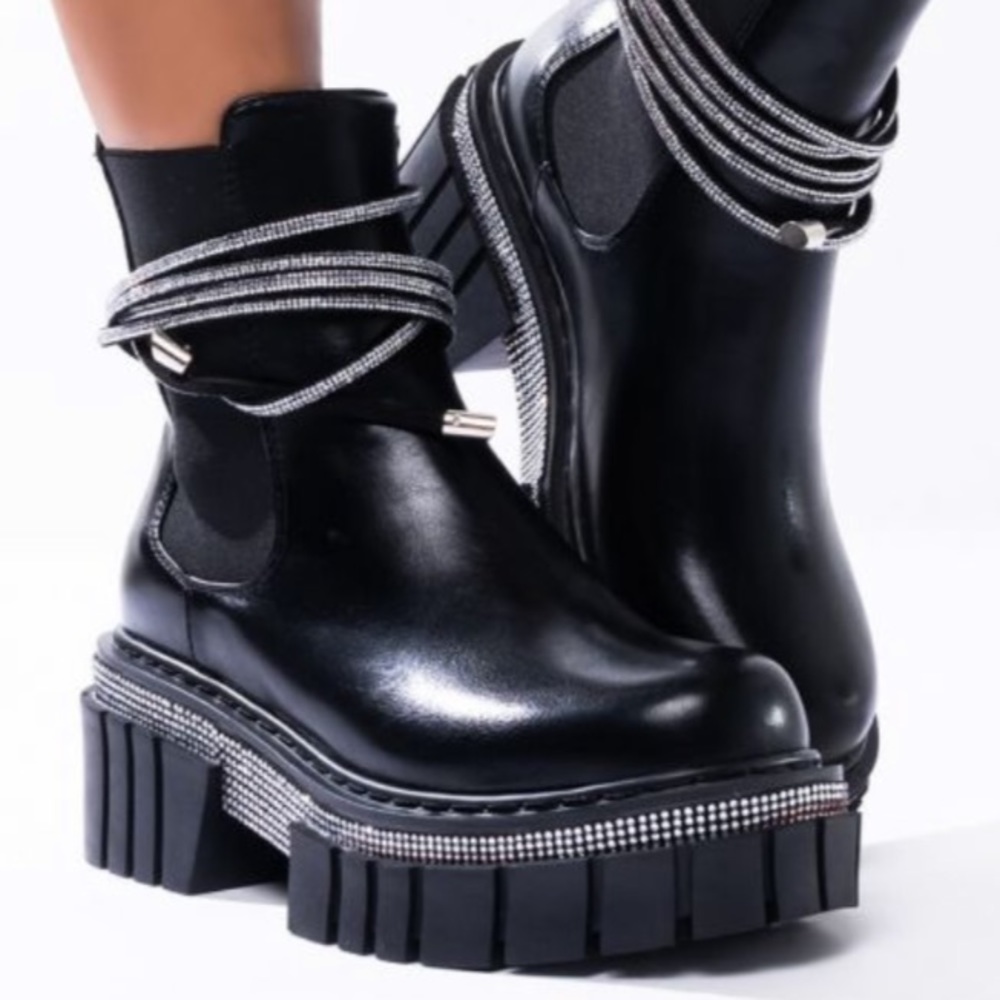 Azalea Wang Boots- Black